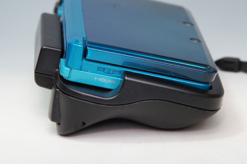 Illustration for article titled Manhandling the 3DS Add-on Slide Pad Doohickey